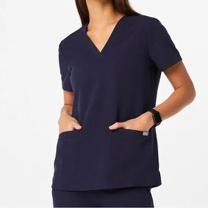 Figs Casma Three-Pocket Scrubs Top in Navy